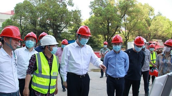 0411杭鋼集團(tuán)黨委副書記、總經(jīng)理林亮帶隊(duì)赴環(huán)保集團(tuán)開展安全生產(chǎn)和疫情防控大檢查現(xiàn)場(chǎng).jpg
